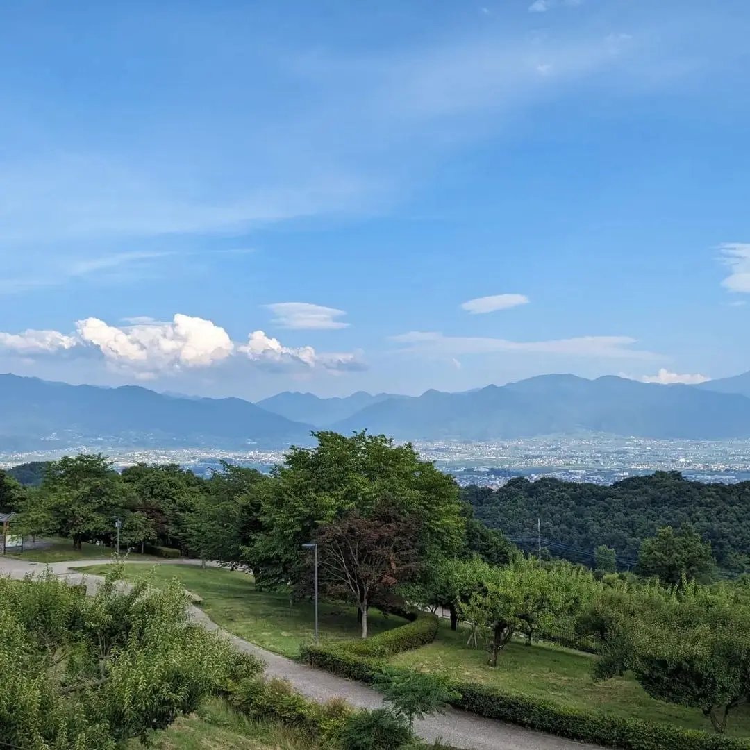 Panoramablick auf die Berge in der Nähe von Kofu, Japan.